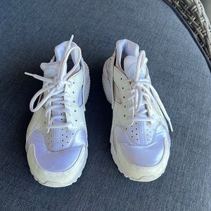White Nike Huraches size 8